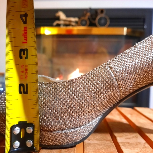 πβ¨οΈ BANDOLINO Silver Sparkly Metalic Pumps - Picture 9 of 13